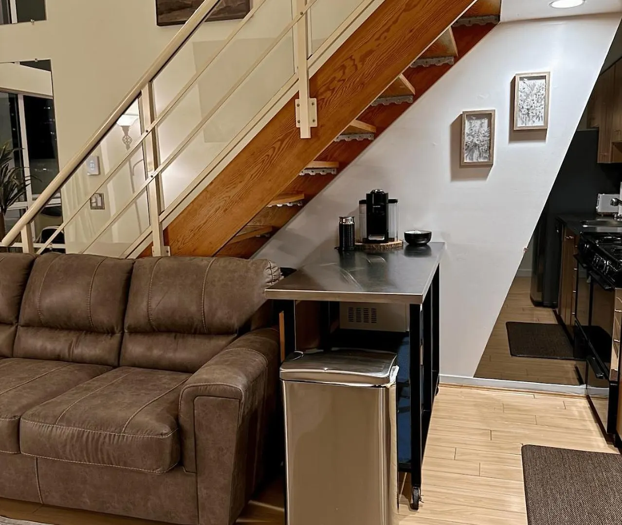 Two-Story Loft With A High-Rises View And Rooftop Deck Vancouver