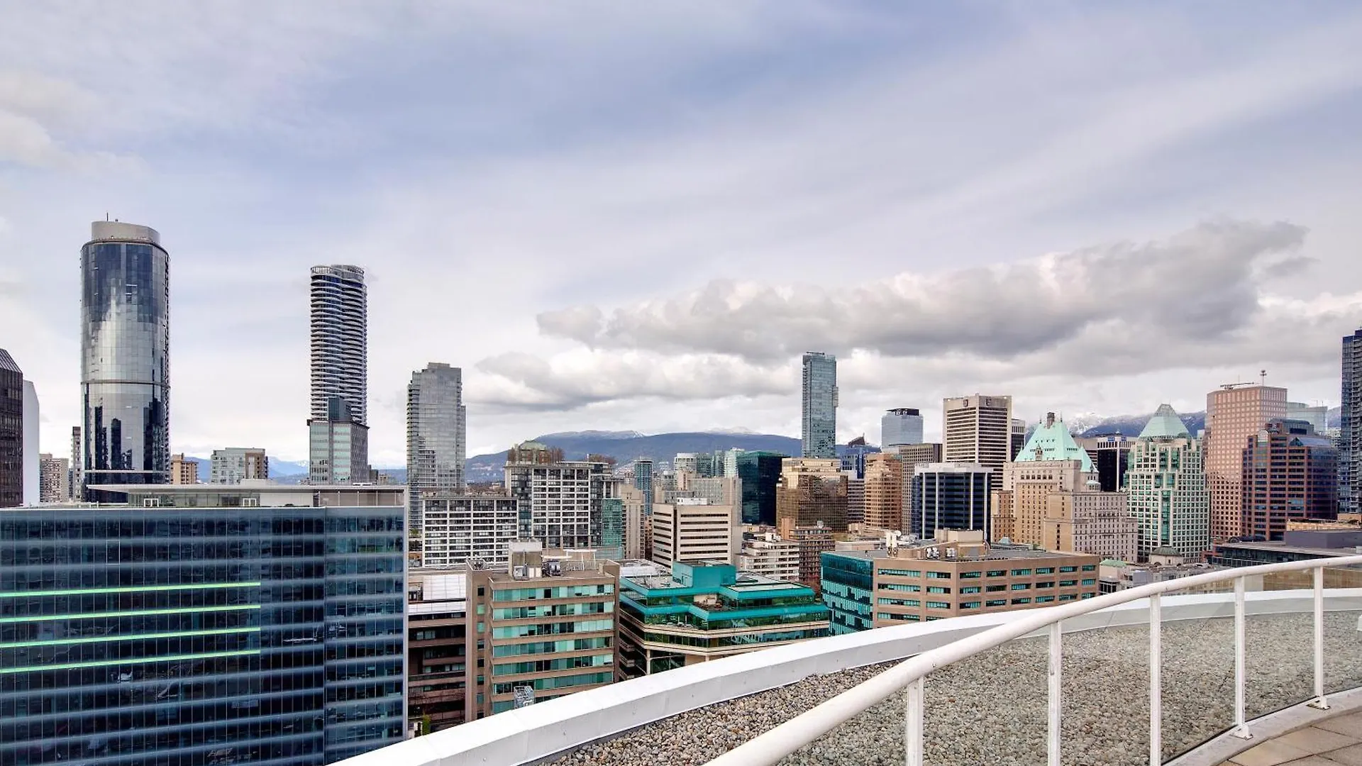 Apartment Two-Story Loft With A High-Rises View And Rooftop Deck Vancouver Canada