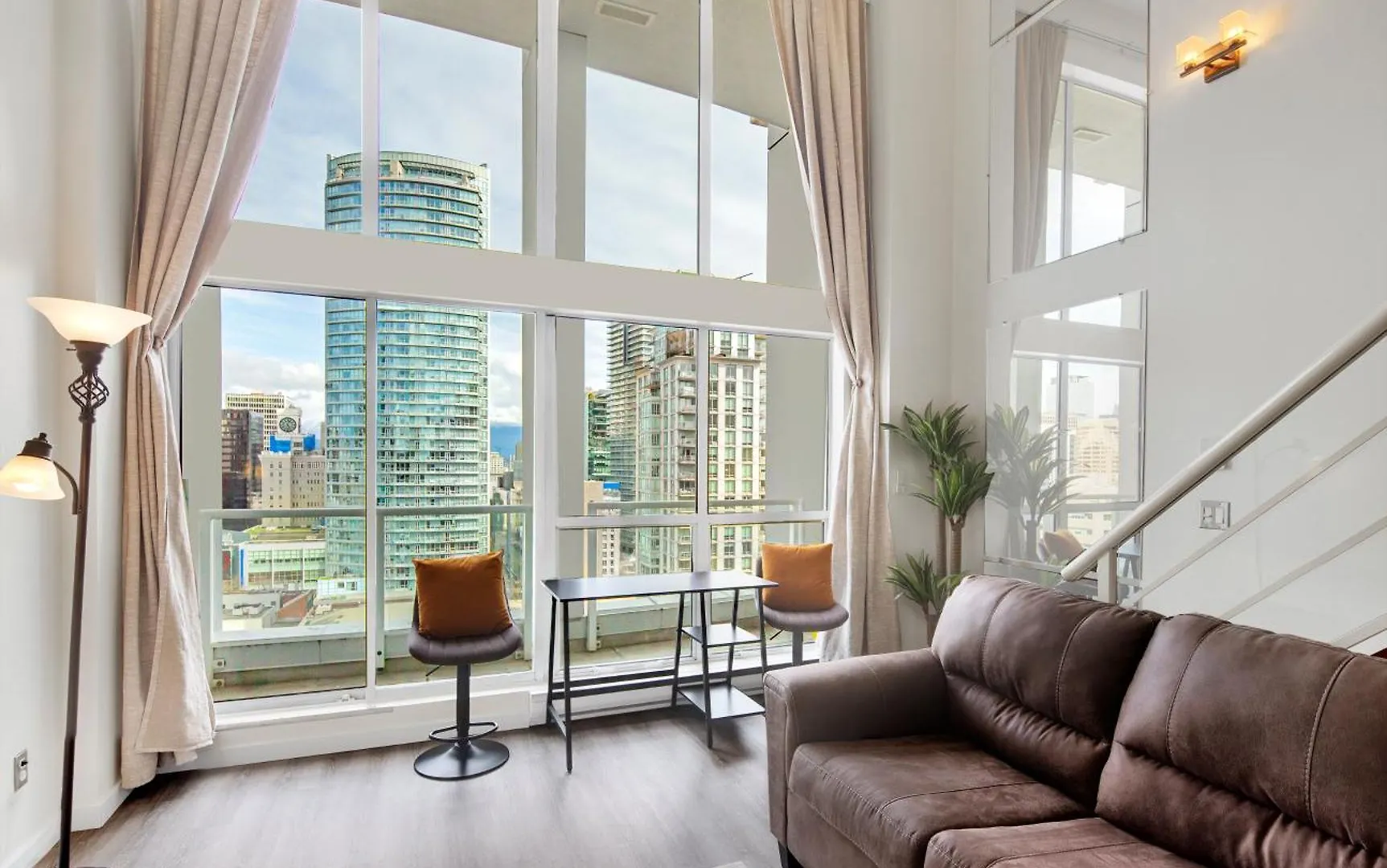 Apartment Two-Story Loft With A High-Rises View And Rooftop Deck Vancouver
