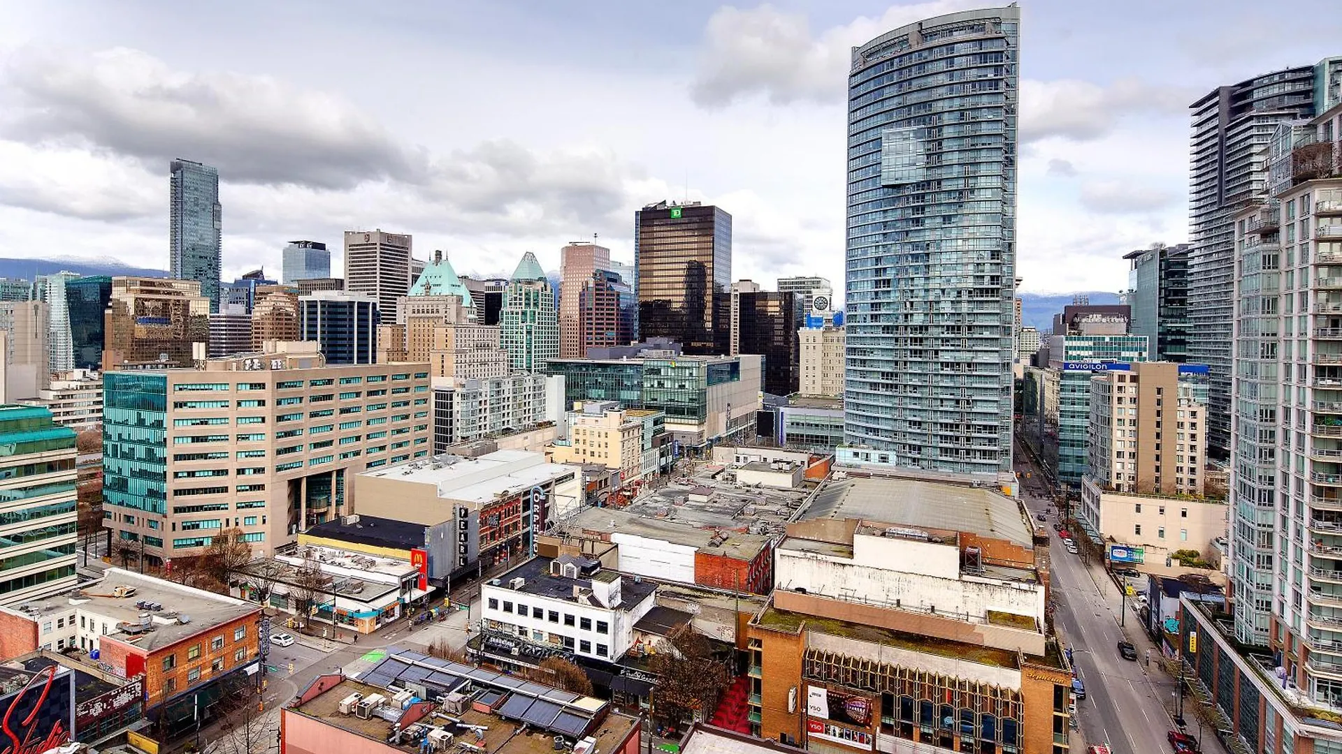 Two-Story Loft With A High-Rises View And Rooftop Deck Vancouver 0*,  Canada