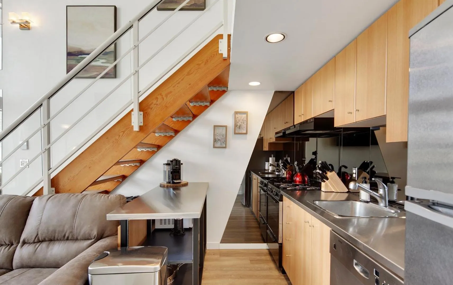 Two-Story Loft With A High-Rises View And Rooftop Deck Vancouver