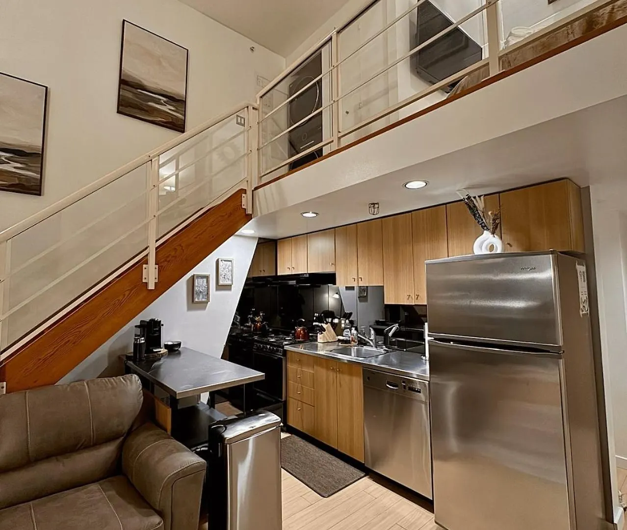 וונקובר Two-Story Loft With A High-Rises View And Rooftop Deck דירה