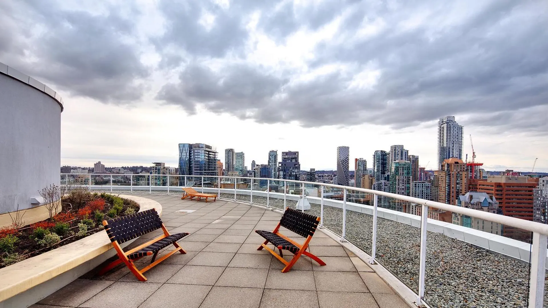 וונקובר Two-Story Loft With A High-Rises View And Rooftop Deck