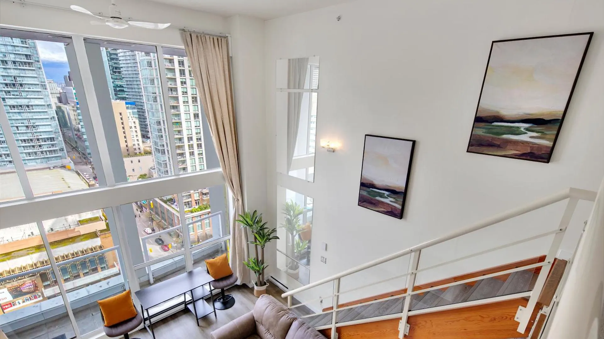 דירה וונקובר Two-Story Loft With A High-Rises View And Rooftop Deck