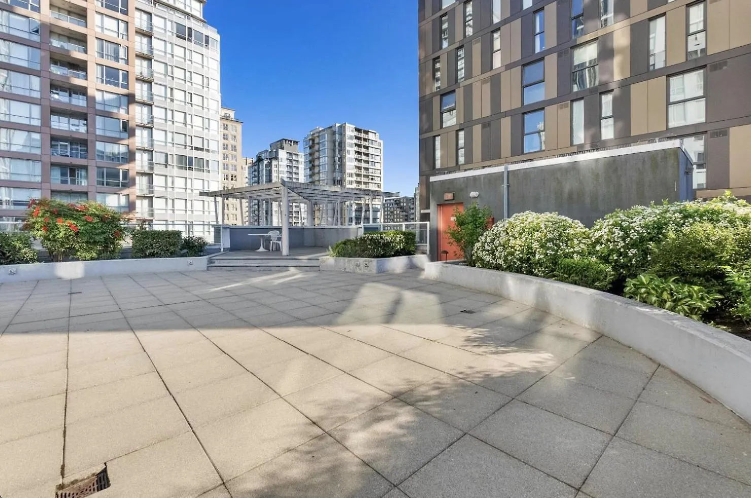 Apartment Two-Story Loft With A High-Rises View And Rooftop Deck Vancouver