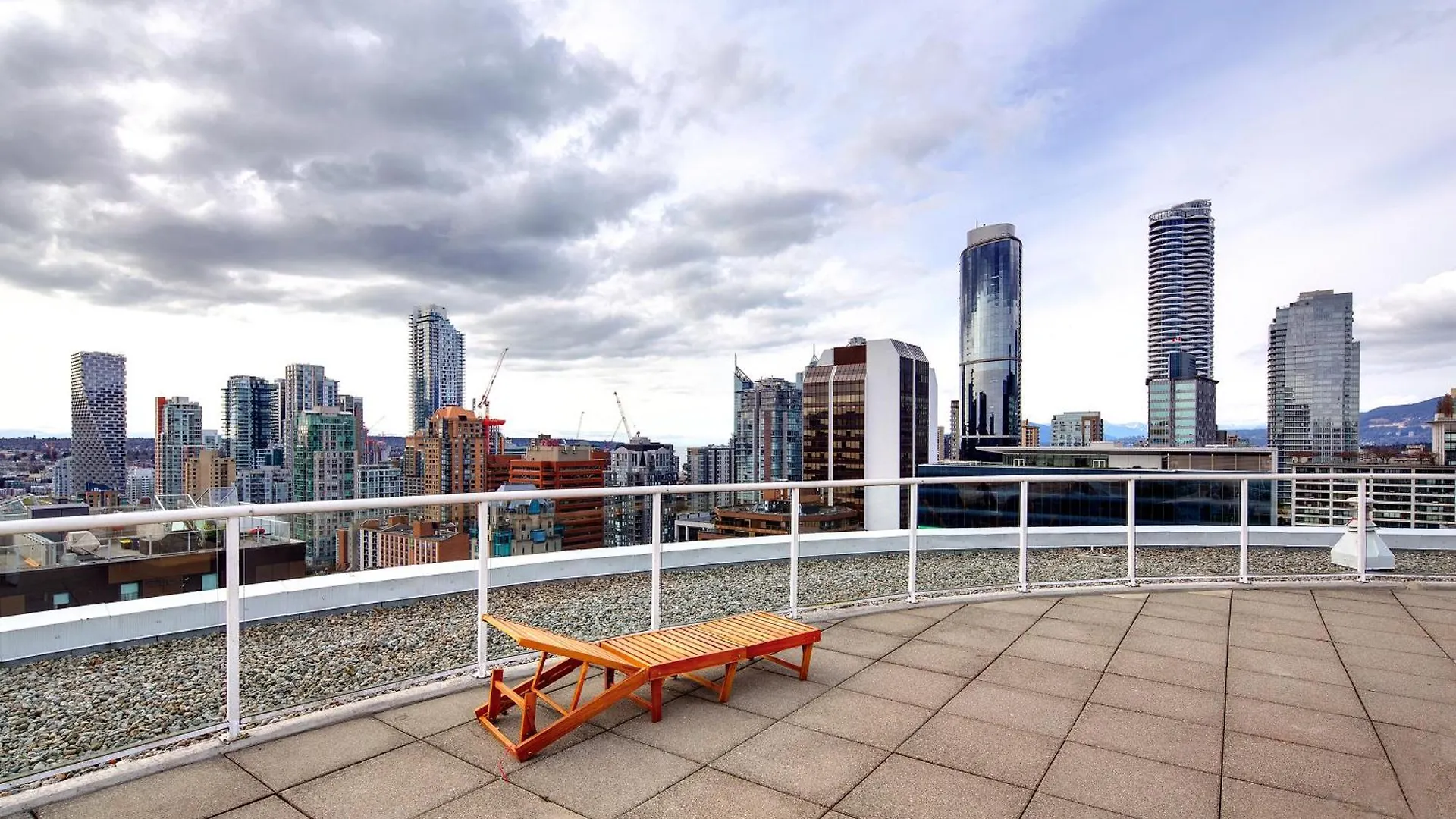 Two-Story Loft With A High-Rises View And Rooftop Deck Vancouver 0*,