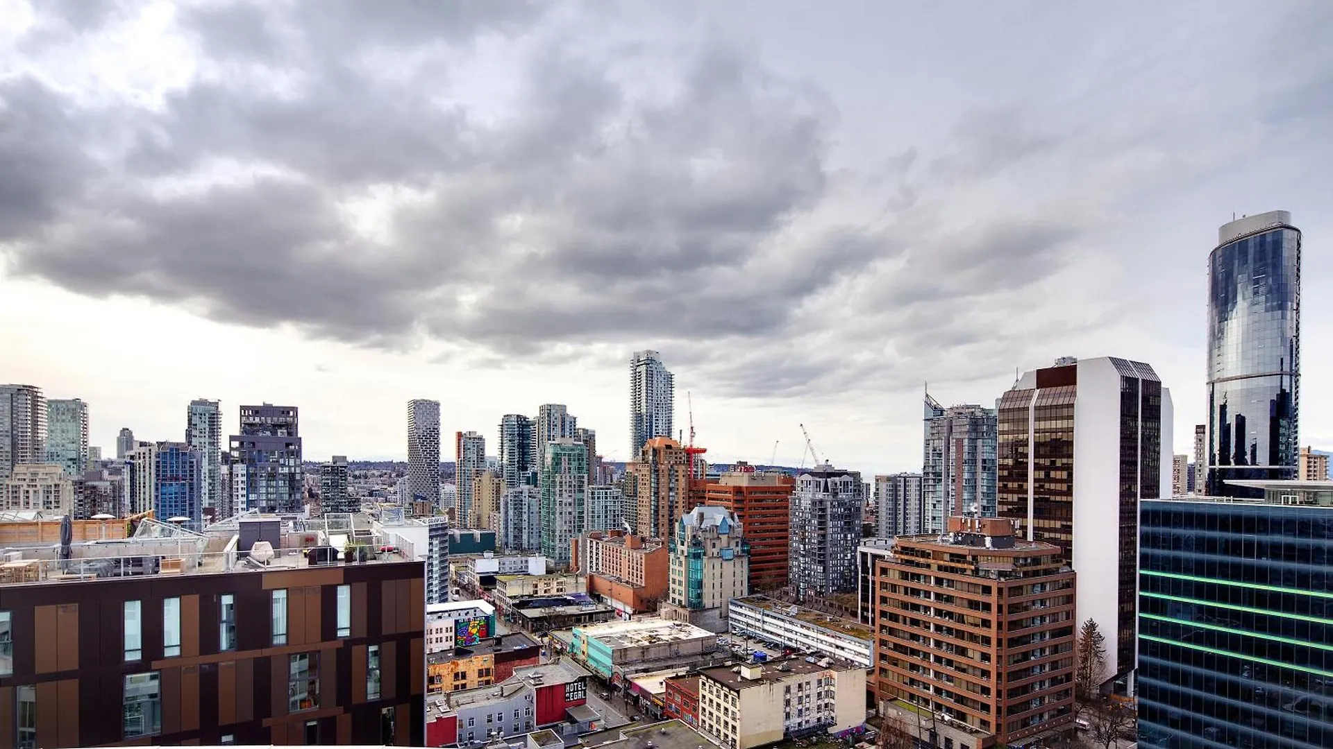 Apartment Two-Story Loft With A High-Rises View And Rooftop Deck Vancouver