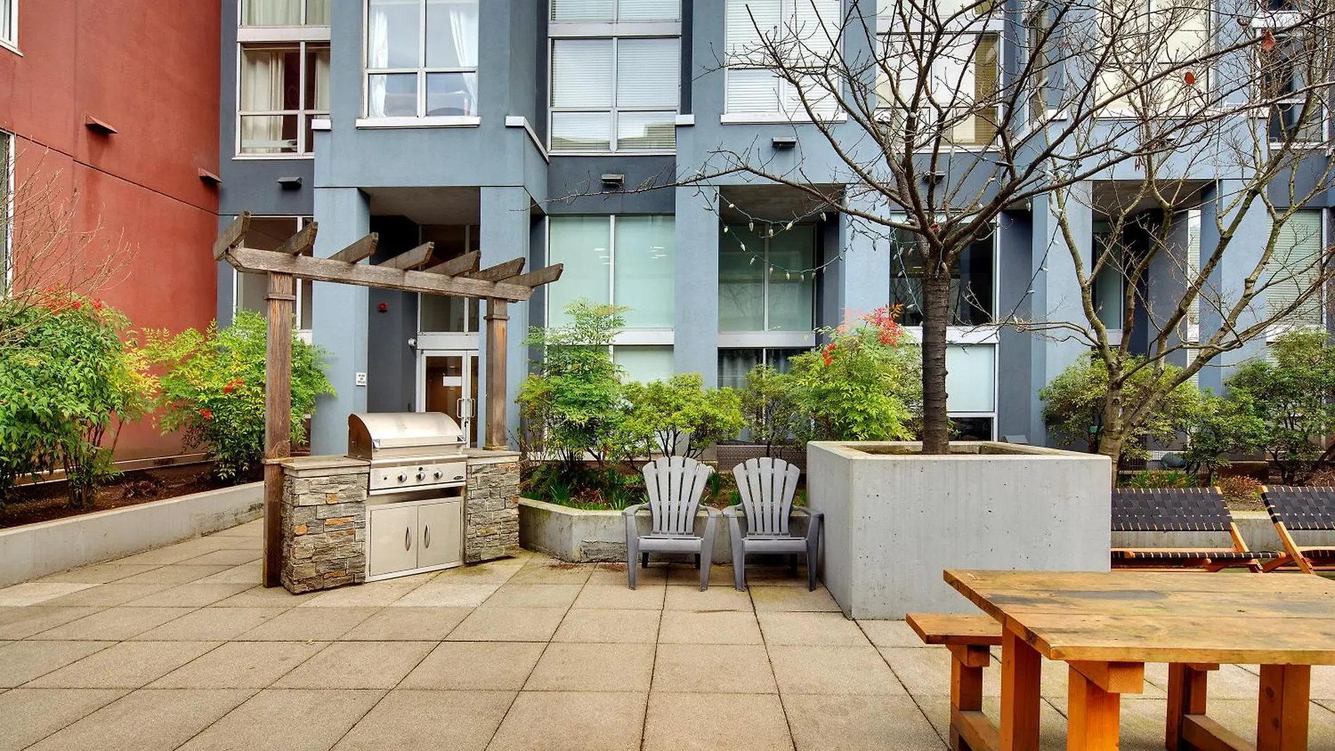 Two-Story Loft With A High-Rises View And Rooftop Deck Vancouver