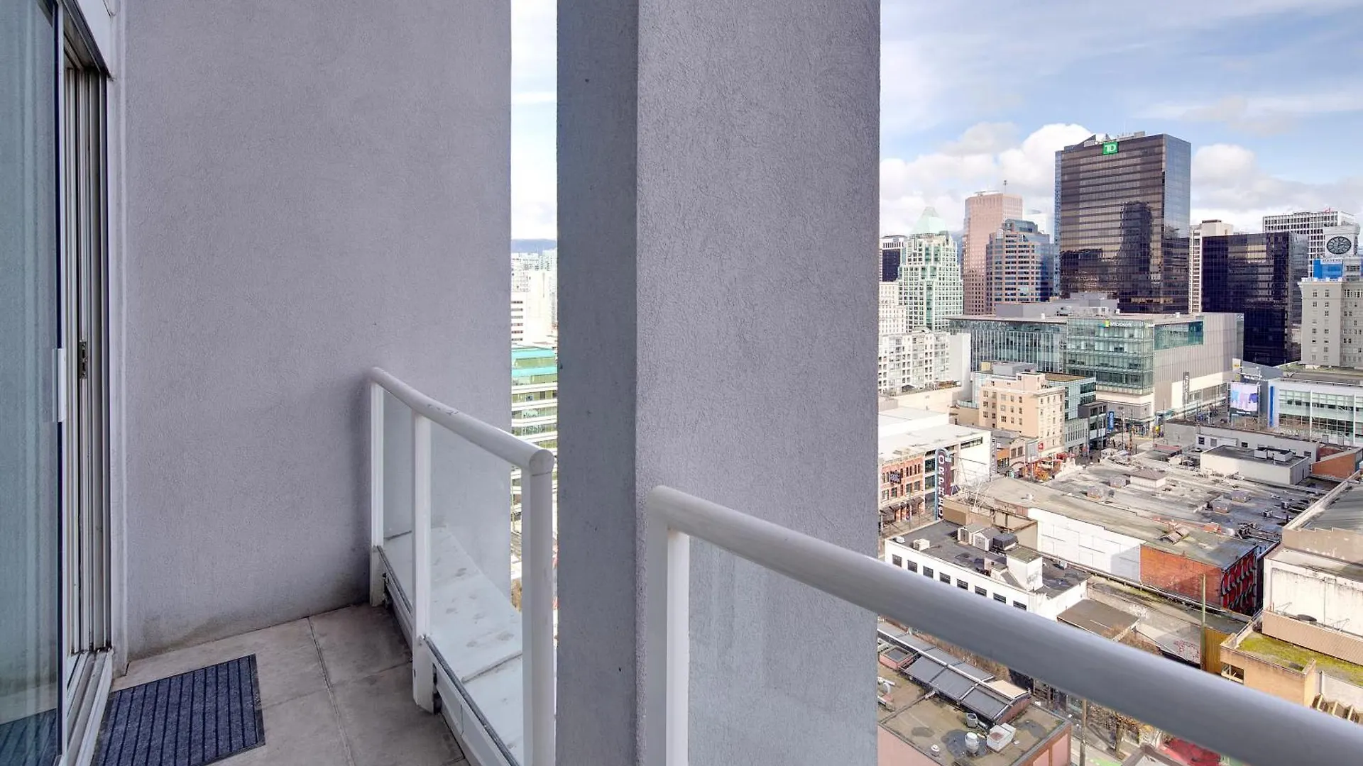 Apartment Two-Story Loft With A High-Rises View And Rooftop Deck Vancouver